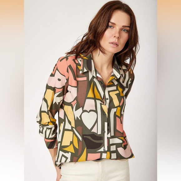 Abstract Print Button-Up Blouse - Picture 3 of 9